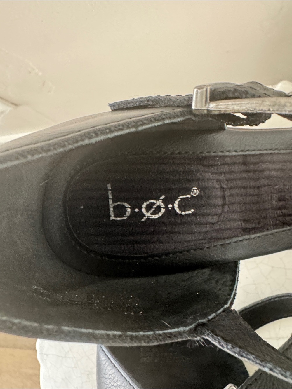 b.o.c Women's Gia Black Faux Leather Platform Clogs Perforated Casual Size 7 EUC - Picture 10 of 10
